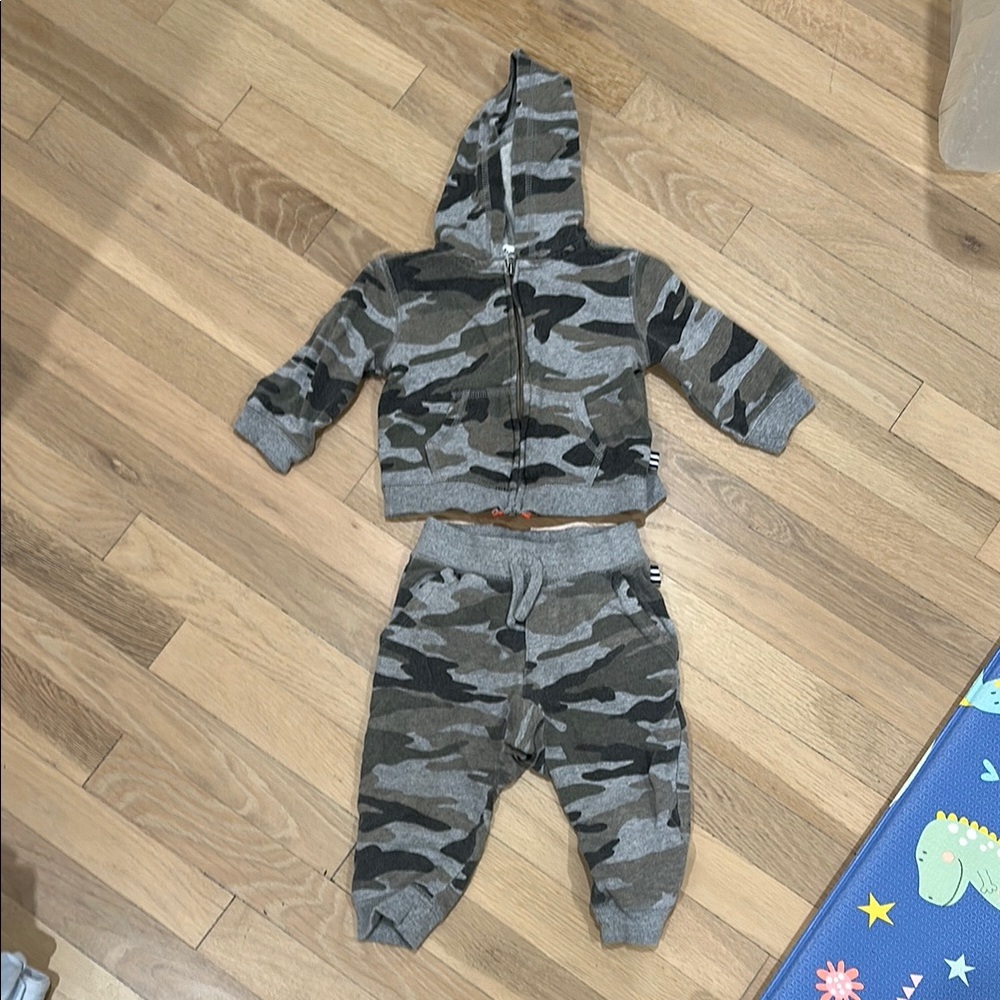 Splendid Gray and Black Joggers Sweatpants